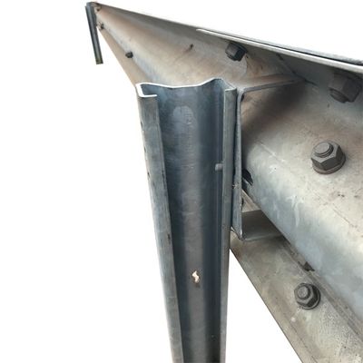 Anti-corrosie gecoate warm gedompelde gegalvaniseerde stalen beveiligingsrail Sigma Post AASHTO M-180 Standard