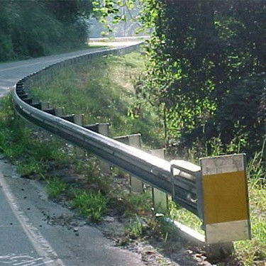 Hoofdweg Gekrompen Buigend Beschermingsrail gegalvaniseerd stalen wegversperring voor verkeersveiligheid