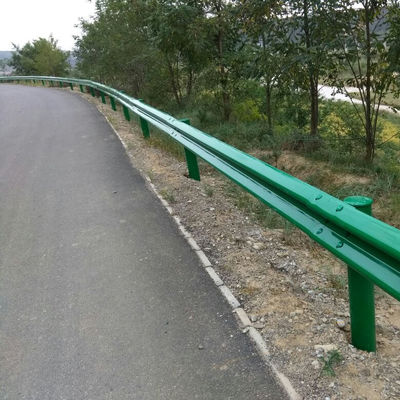 Hoofdweg Gekrompen Buigend Beschermingsrail gegalvaniseerd stalen wegversperring voor verkeersveiligheid