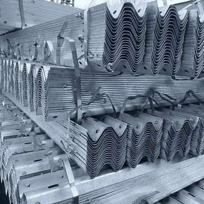 Highway GS4 Guardrail Warm Dip Galvanized Steel W Beam voor verkeersveiligheid