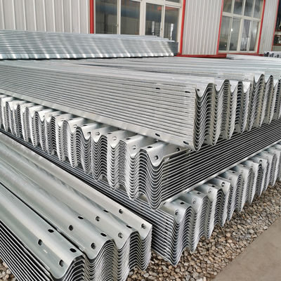 Warm gegalvaniseerd koudgewalste technologie En1317 N1 Zinkstaal beschermende wegrail