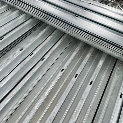 Op maat gemaakte zinkcoating warm gegalvaniseerd W-balk beveiligingsrail voor Afrikaanse verkeersbescherming