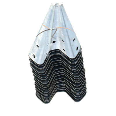 Verzorgingsrail met drie golven W-balk met warm gegalvaniseerde coating