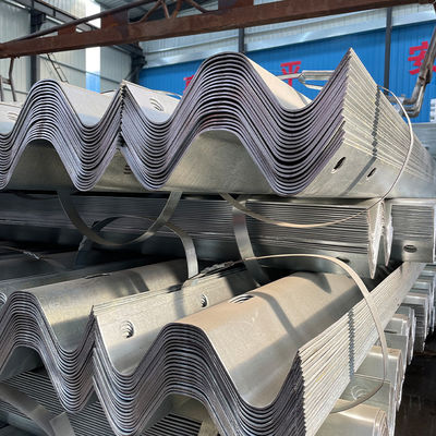 Warm gegalvaniseerde snelwegrail gebruikt voor Q235 Q345 warm gegalvaniseerde technologie