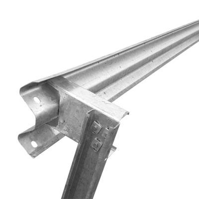 Gekrompen W Beam Steel Highway Guardrail met Trapezium Spacer Block en aangepaste kleur