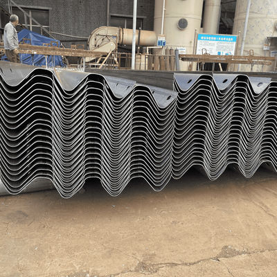Gekrompen W Beam Steel Highway Guardrail met Trapezium Spacer Block en aangepaste kleur