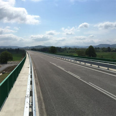 Aanpasbare kleur Q235 Q345 Staal Highway Guardrail U Type Steel Fence Post voor Afrika