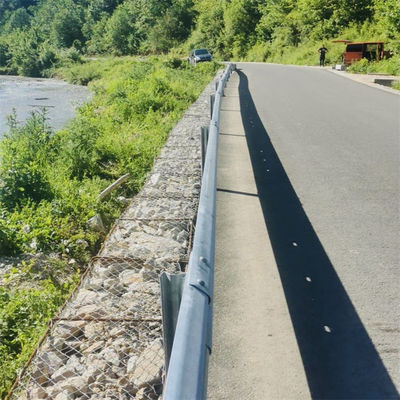 Aanpasbare kleur Q235 Q345 Staal Highway Guardrail U Type Steel Fence Post voor Afrika