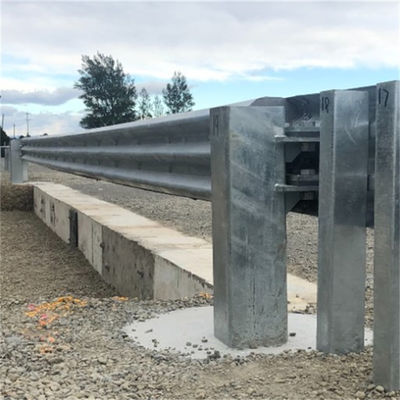 Veiligheid op de weg gegalvaniseerd W-balk snelwegrail met 4X4 vierkant buis metalen hek post