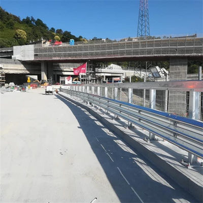 Highway Guardrail gegalvaniseerd stalen hek CE/BV/ISO gecertificeerd en poederbedekt