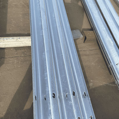 AASHTO M-180 Standaard gegalvaniseerd stalen gegolfde balk Highway Guardrail Systems Post en Spacer