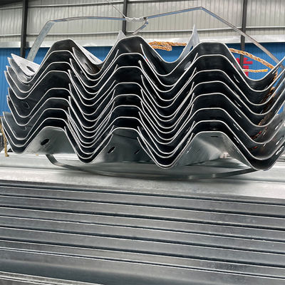 AASHTO M-180 Standaard gegalvaniseerd stalen gegolfde balk Highway Guardrail Systems Post en Spacer