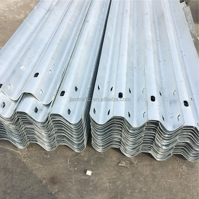 Warm gegalvaniseerde beveiligingsrail De essentiële veiligheidsmaatregel voor AASHTO M-180 standaard wegen