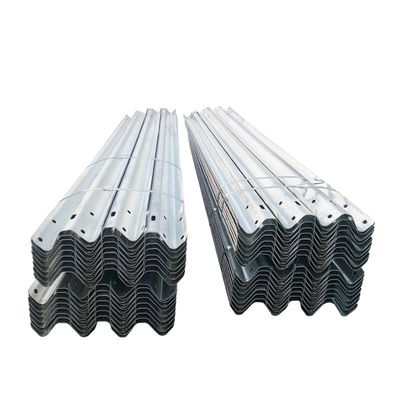 2.7 mm/3.0 mm Dikte gegalvaniseerd staal W balk Beschermingsrail voor verkeersveiligheid Q235 Q345