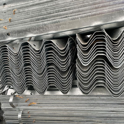 2.7 mm/3.0 mm Dikte gegalvaniseerd staal W balk Beschermingsrail voor verkeersveiligheid Q235 Q345
