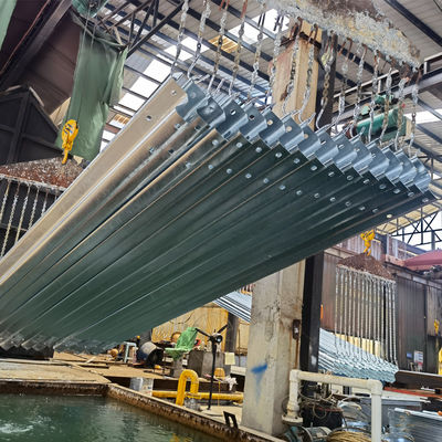 2.7 mm/3.0 mm Dikte gegalvaniseerd staal W balk Beschermingsrail voor verkeersveiligheid Q235 Q345