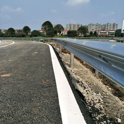 Op maat gemaakte Golden Roadway Safety gegalvaniseerd W Beam Highway Guardrail Crash Barrier