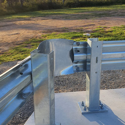 Zinkcoating 550-600 g/m2 W balkbeveiligingsrail voor verkeersveiligheid en stabiele verkeersbarrière