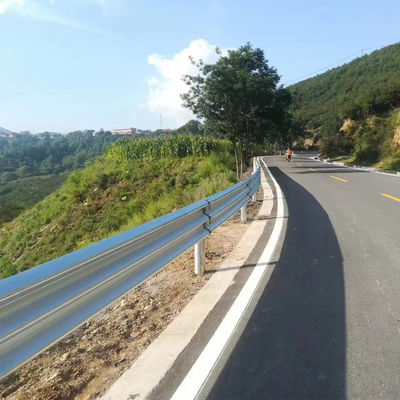 Gegalvaniseerde poedercoated W-balk beveiligingsrail voor buitenbeveiliging op 2022 Chinese snelweg