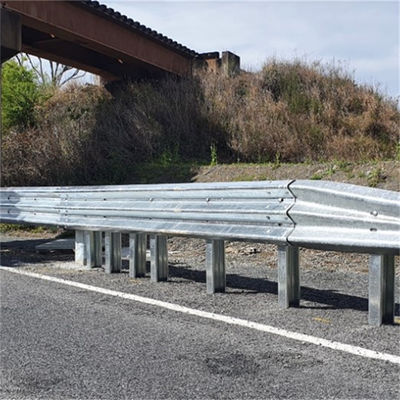Verkeersveiligheid Warmdipp gegalvaniseerd W-balkbeveiligingsrail voor verkeersbeheer