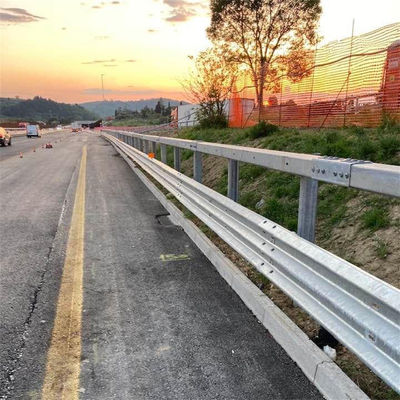 Highway Guardrail en Posts AASHTO M-180 Standard Warm gegalvaniseerd koudgewalste technologie