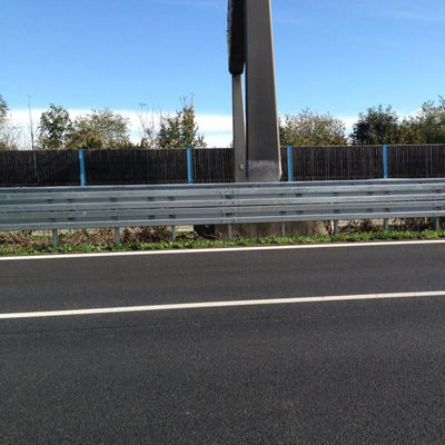 Standaard AASHTO M-180 W Beam Road Safety Barrier voor aangepaste bescherming van de snelweg