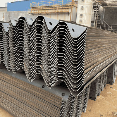 W Beam Highway Guardrails met Q235 Q345 materiaal en gegalvaniseerd poeder bekleed afwerking