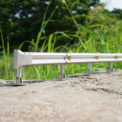 W Beam Highway Guardrails met Q235 Q345 materiaal en gegalvaniseerd poeder bekleed afwerking