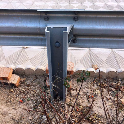 Op maat gemaakte snelwegrail C Post warm gegalvaniseerd voor verkeersveiligheid
