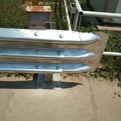 Anti-corrosie Buitenbeveiliging Highway Guardrail Einde vleugels Steel Fishtail Terminal Einde