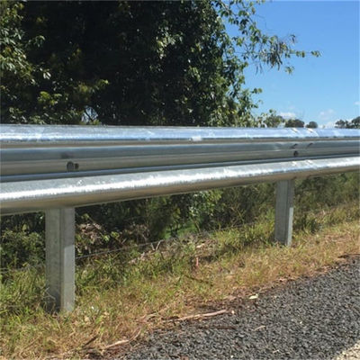 Op maat gemaakte warm gegalvaniseerde stalen verkeersbarrière Highway Guardrail Kleur coated Q235
